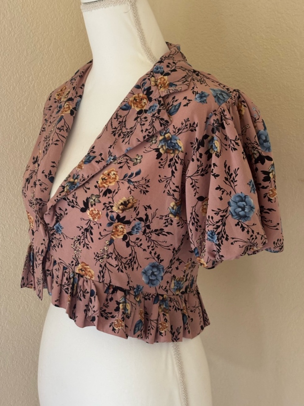 Mauve Floral Ruffle Crop Top with Button Front - Picture 2 of 6